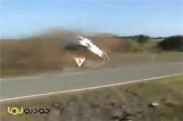 ویدئو مشهور تصادف دو خودرو سوبارو ایمپرزا و پژو ۲۰۶ رالی در یک نقطه واحد.