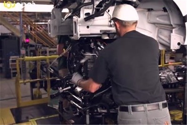 خط تولید مدل شاسی بلند بنز در آمریکا