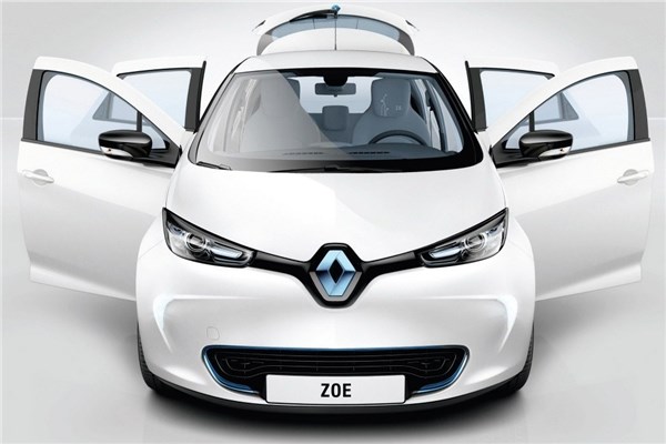 رنو ZOE ،پروفروش ترین خودرو تمام الکتریک اروپا که ۴۰۰ کیلومتر را با یک بار شارژ کامل می پیماید.