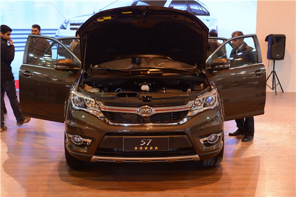 اختصاصی خودرونما؛ بازدید از غرفه شرکت کارمانیا نماینده محصولات بی وای دی در هشتمین نمایشگاه خودروی کرمان