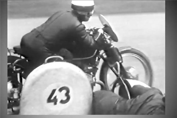 آقای Wilhelm قهرمان مسابقات Sidecar در دهه ۵۰ میلادی