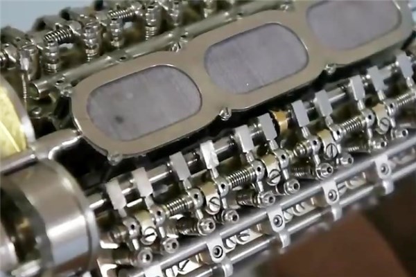 ویدیو دیدنی از مدل دست ساز موتور W۱۸ بوگاتی ویرون